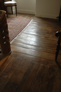 Plancher large ancien  en chêne ou châtaignier