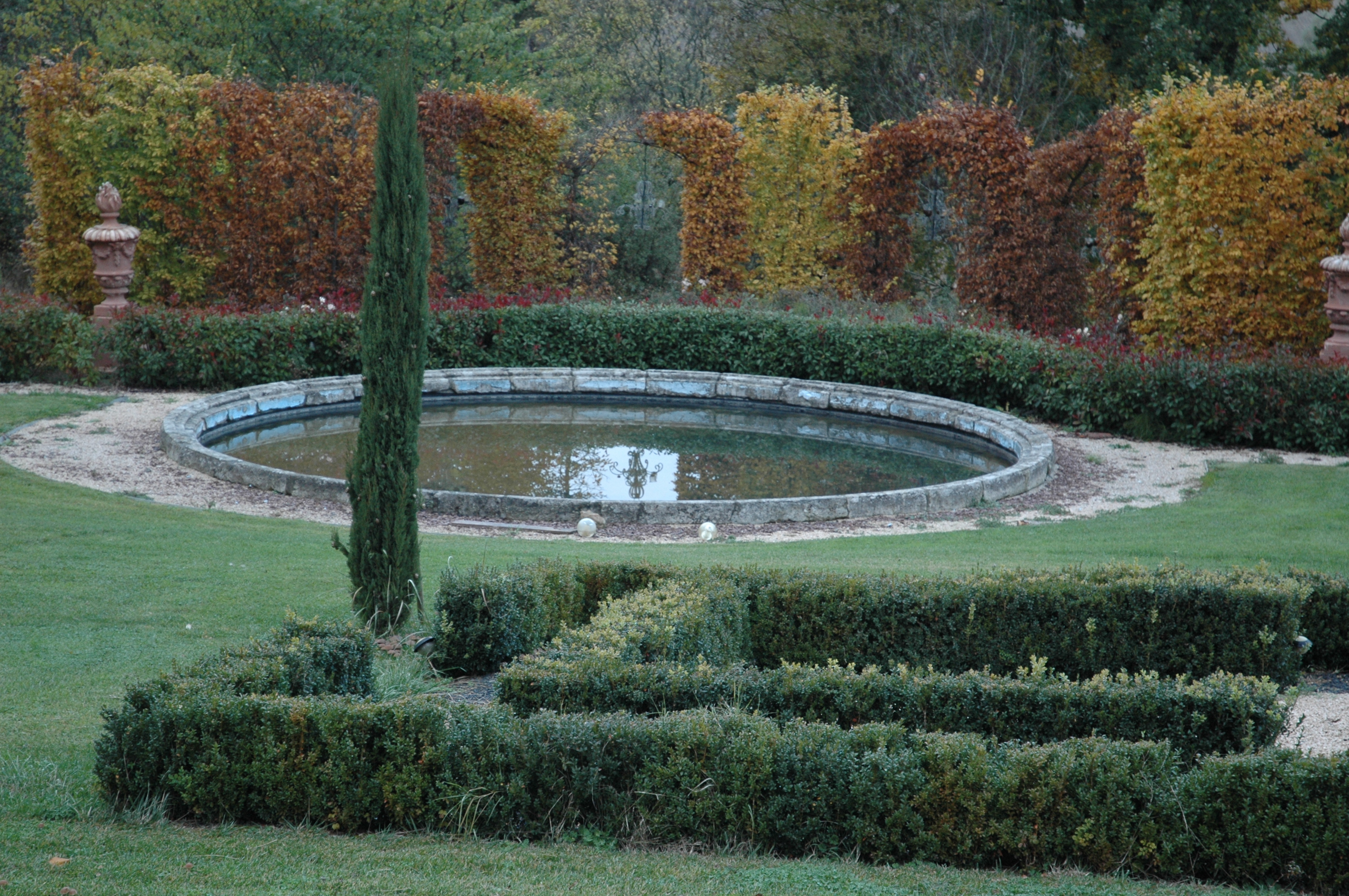 bassin de jardin en pierre reconstituee