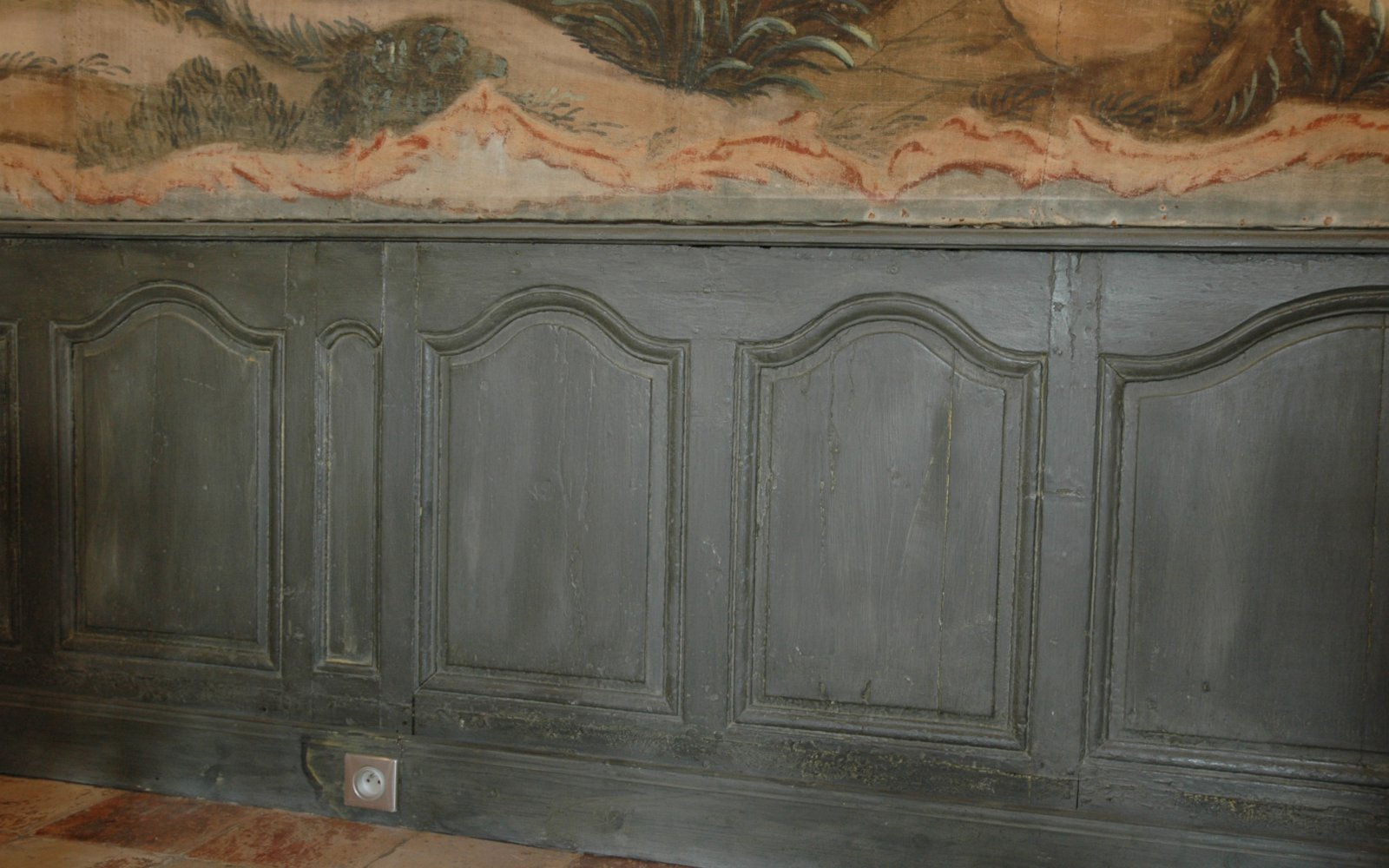 AMÉNAGEMENT ET DÉCORATION D'INTÉRIEURS ANCIENS OU MODERNESAMÉNAGEMENT  D'UNE FERME TOULOUSAINE  DU XVIII ème SIÈCLE AVEC DES MATÉRIAUX ANCIENS. POSE, D'UN  PARQUET ANCIEN EN SAPIN,DE BOISERIES XVIIIème,  D'UN LAMBRIS ANCIEN EN LARGES LAMES ET FOURNITURE ET POSE DE PORTES D'ÉPOQUE LOUIS XV ET LOUIS XIV.FOURNITURE DU MOBILIER D'ÉPOQUE XVIIIème CARRELAGE ANCIEN POSÉ SUR LIT DE CHAUXPEINTURE À LA CHAUX SUR MURS ET PLAFONDDEVIS DÉTAILLÉS AVEC PROJET EN 3D